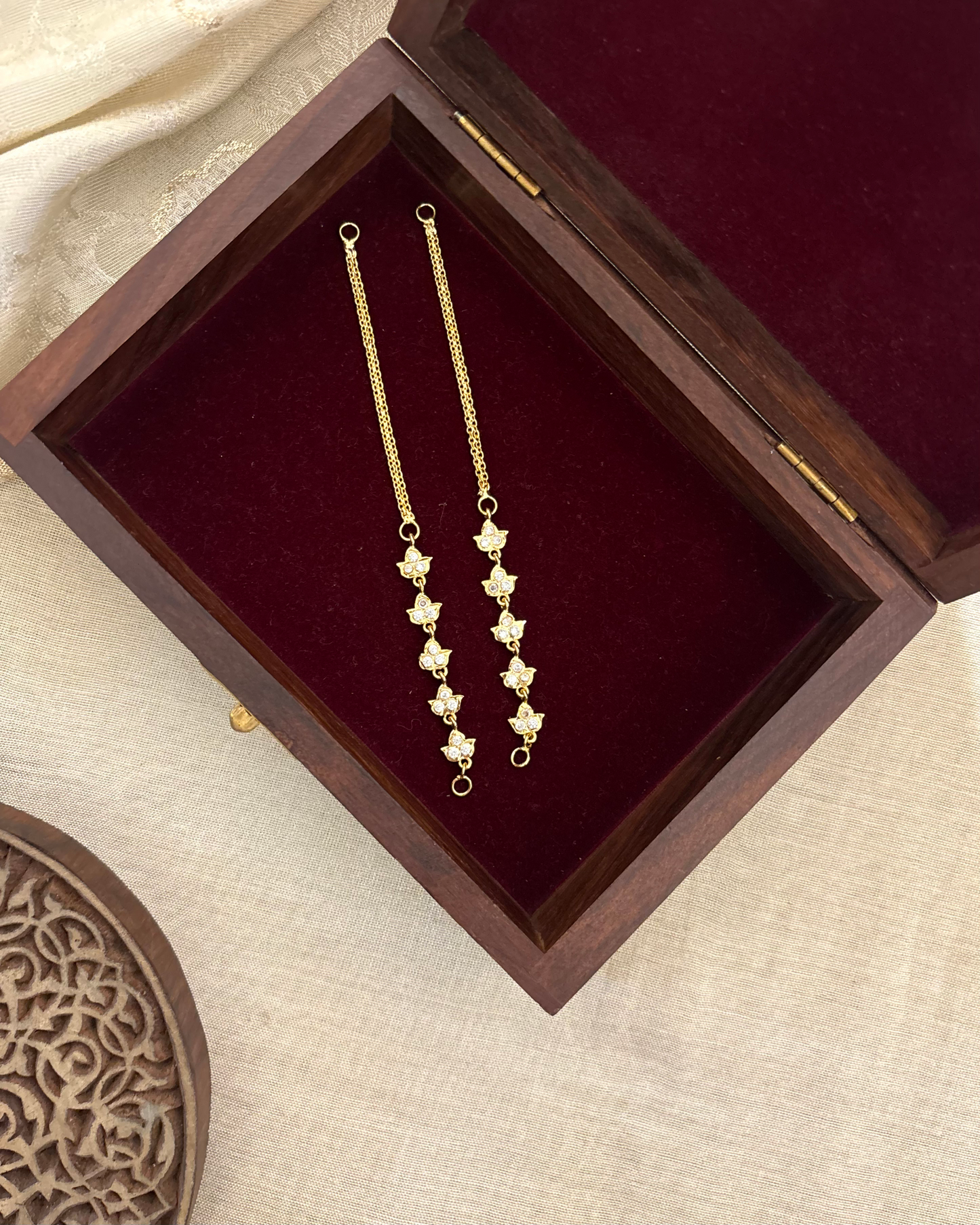 Vintage Impon Straight Ear Chain –  | White | EC190