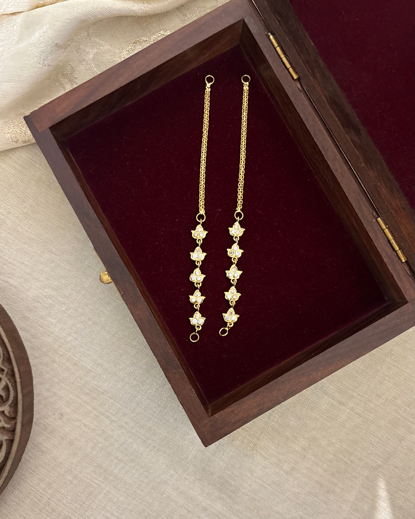 Vintage Impon Straight Ear Chain –  | White | EC190