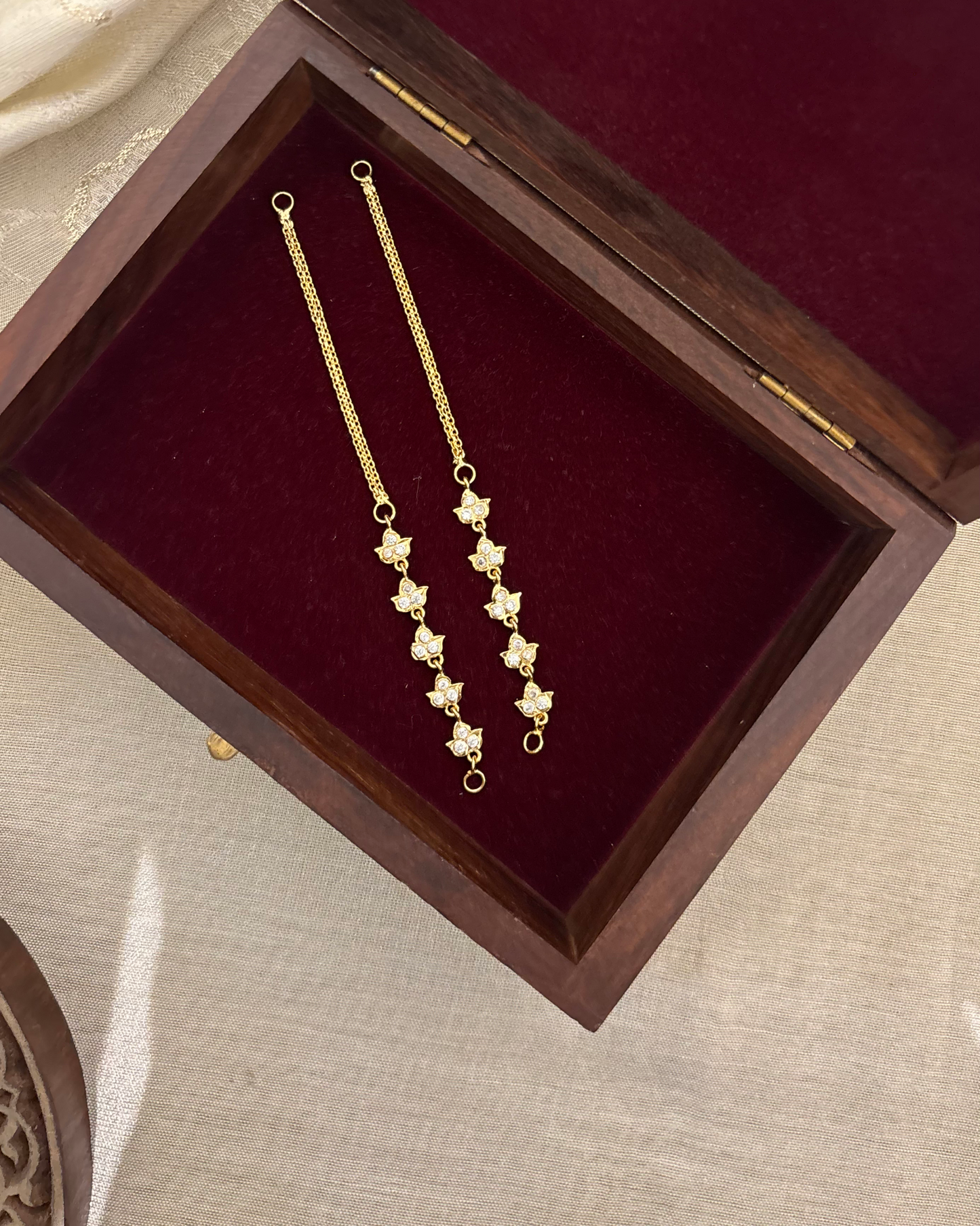 Vintage Impon Straight Ear Chain –  | White | EC190