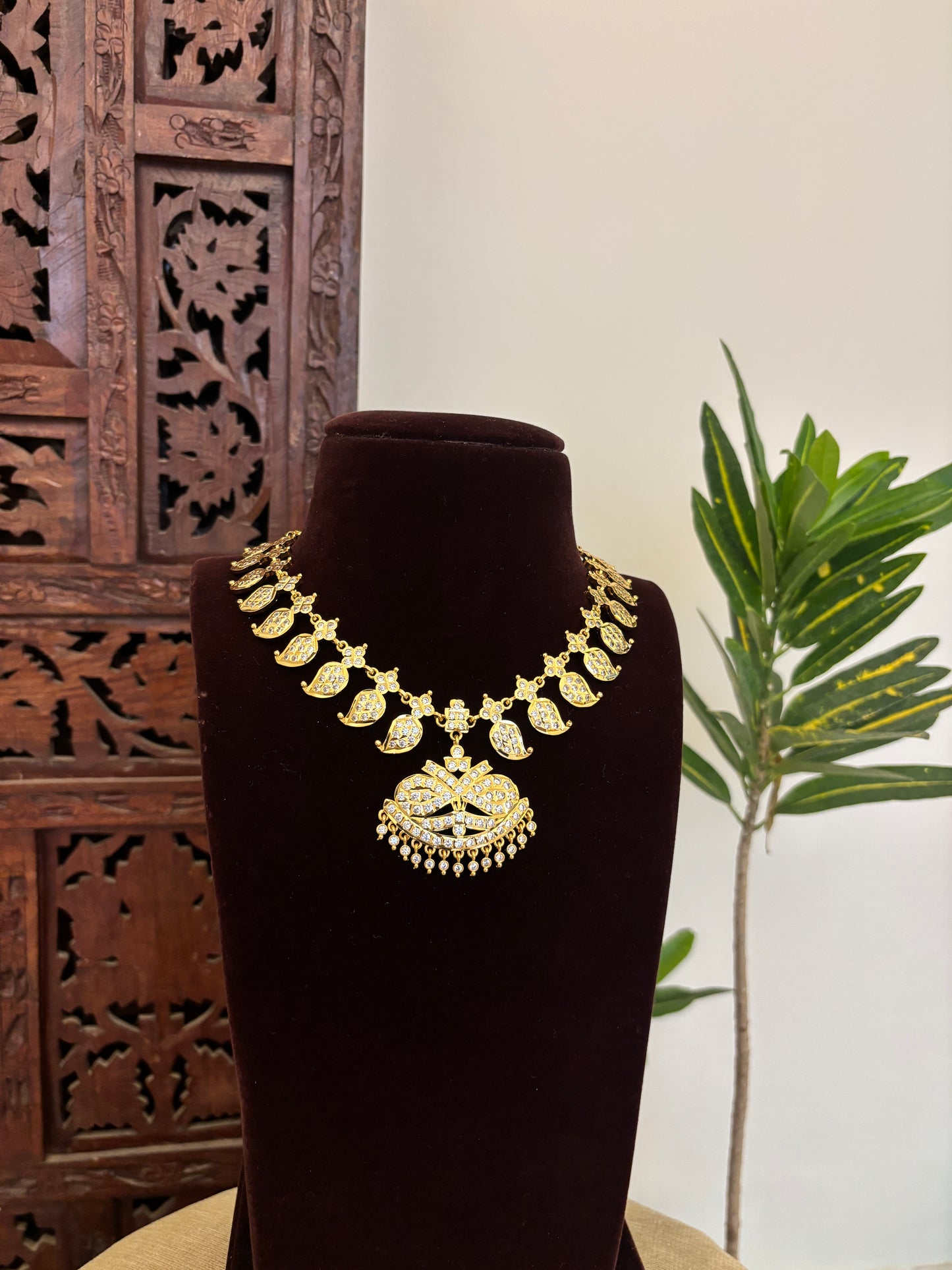 Vintage Impon Necklace With Earrings  –  White | NC646
