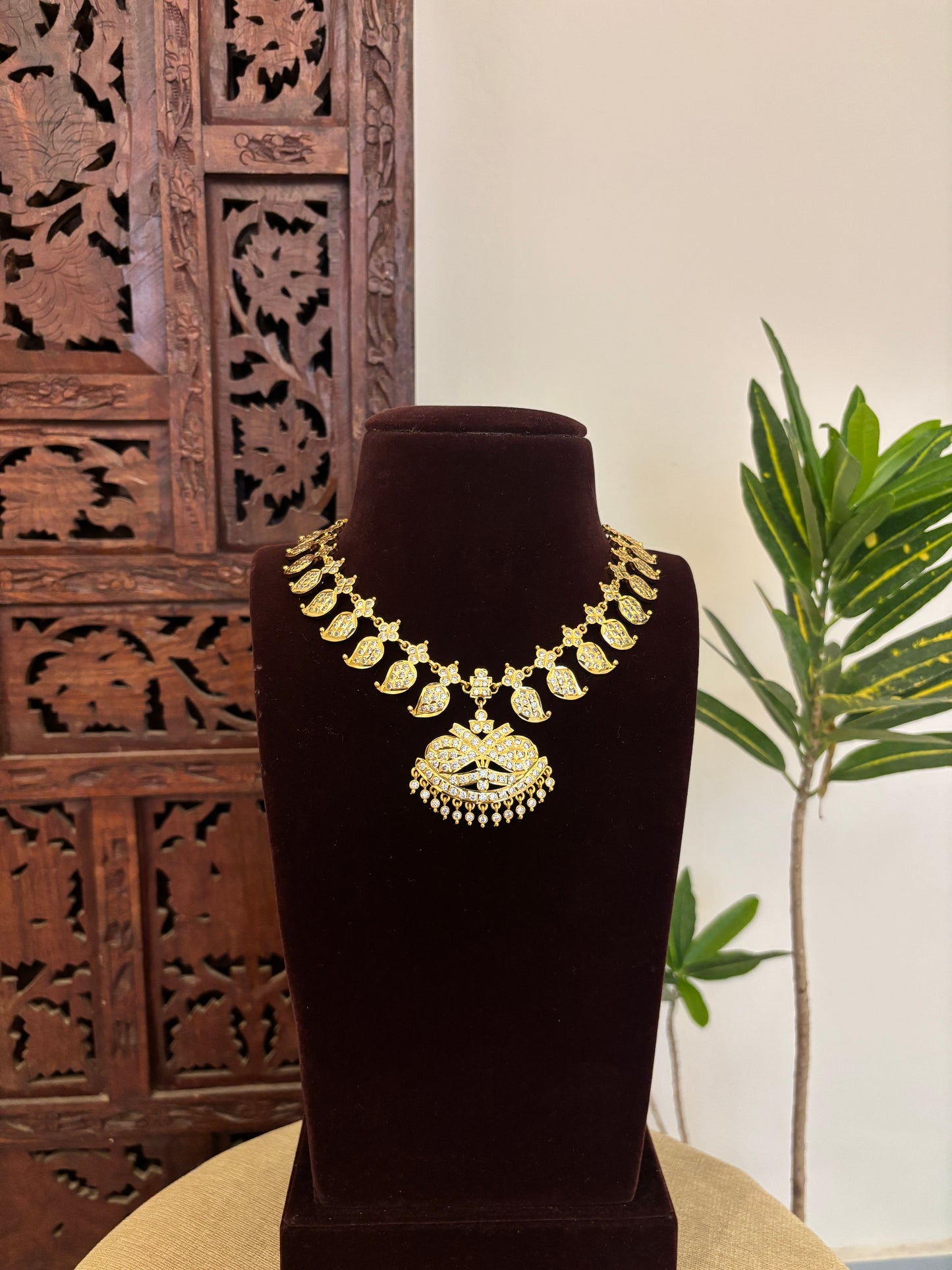 Vintage Impon Necklace With Earrings  –  White | NC646