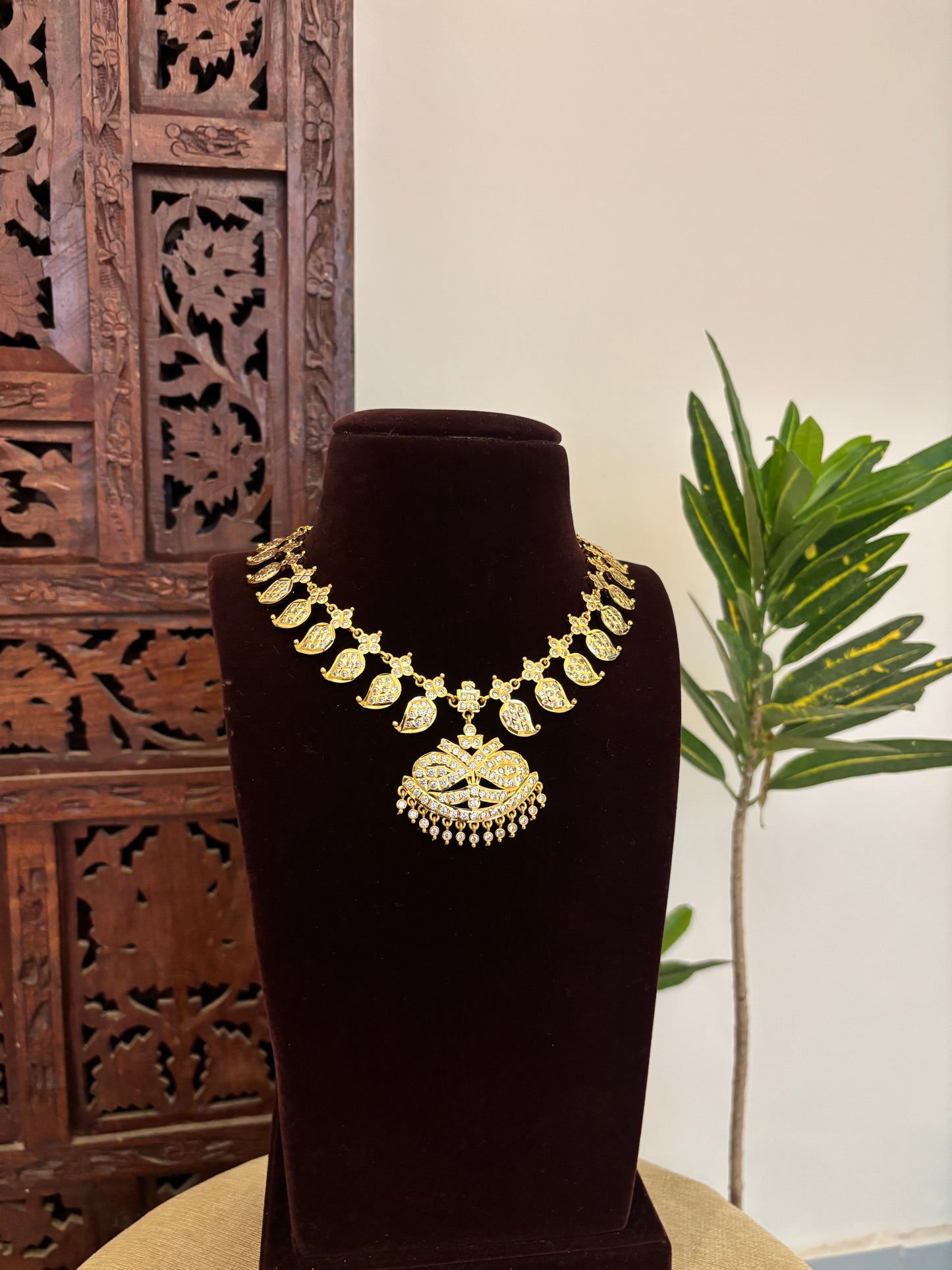 Vintage Impon Necklace With Earrings  –  White | NC646