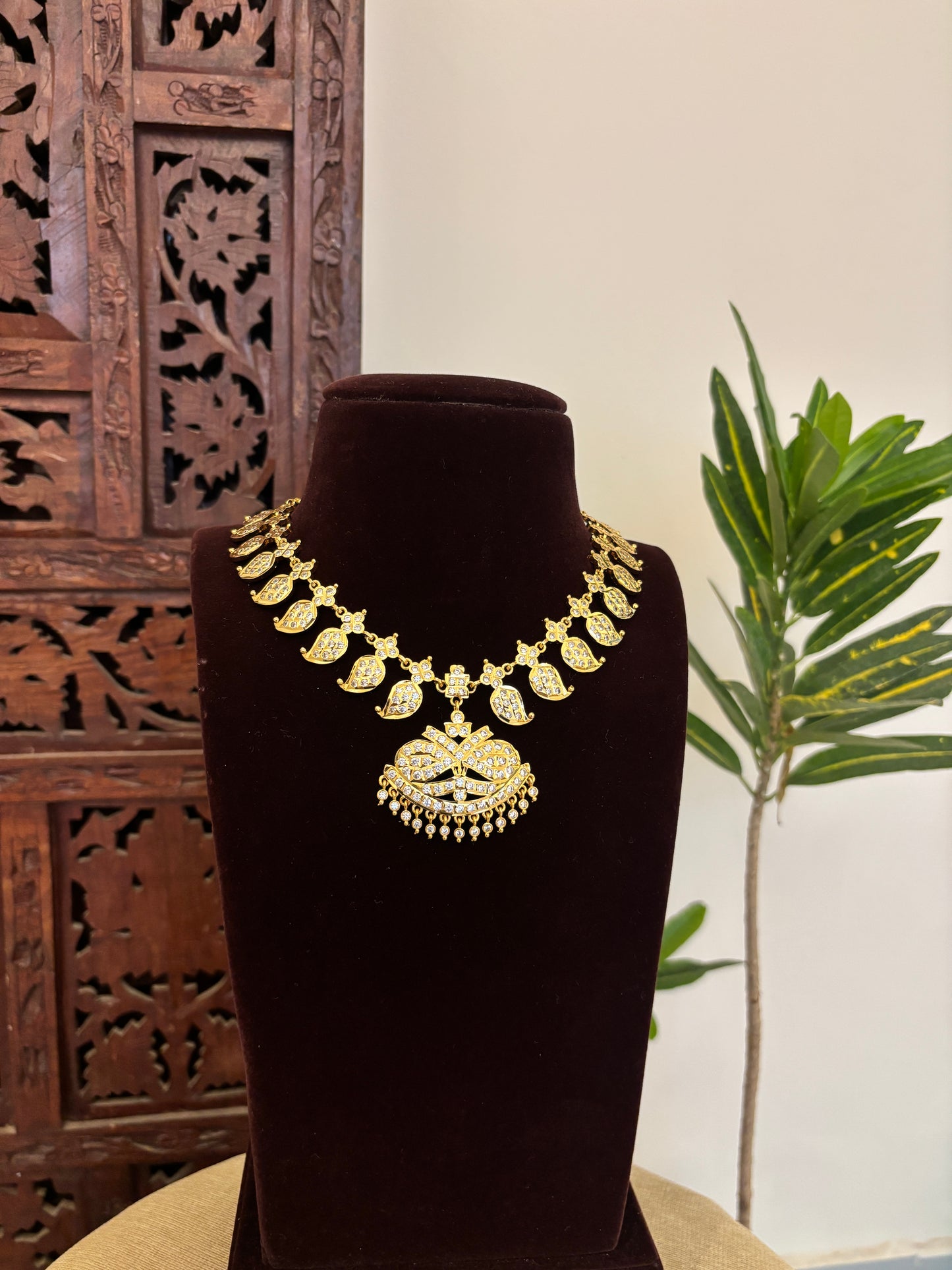 Vintage Impon Necklace With Earrings  –  White | NC646
