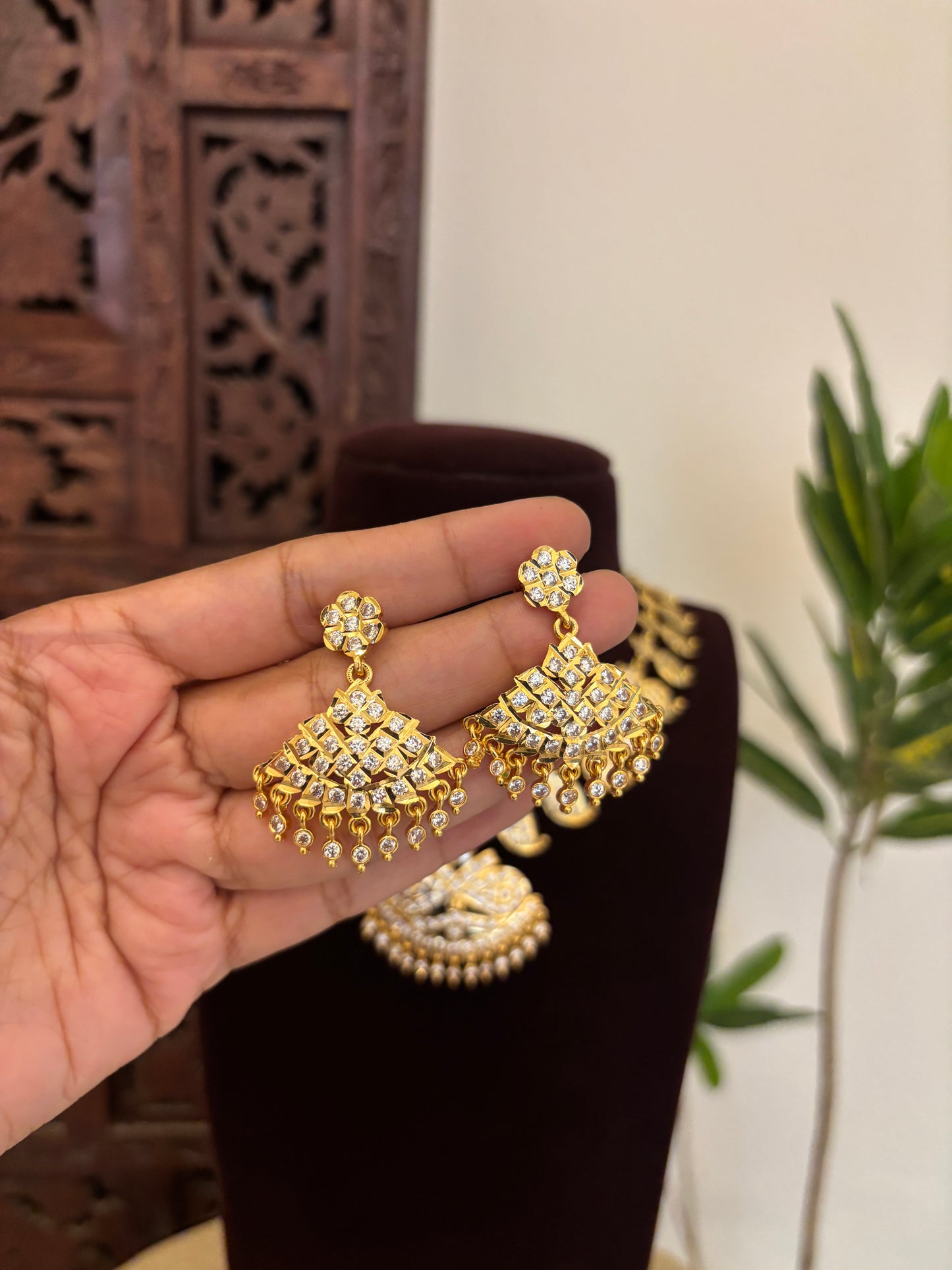 Vintage Impon Necklace With Earrings  –  White | NC646