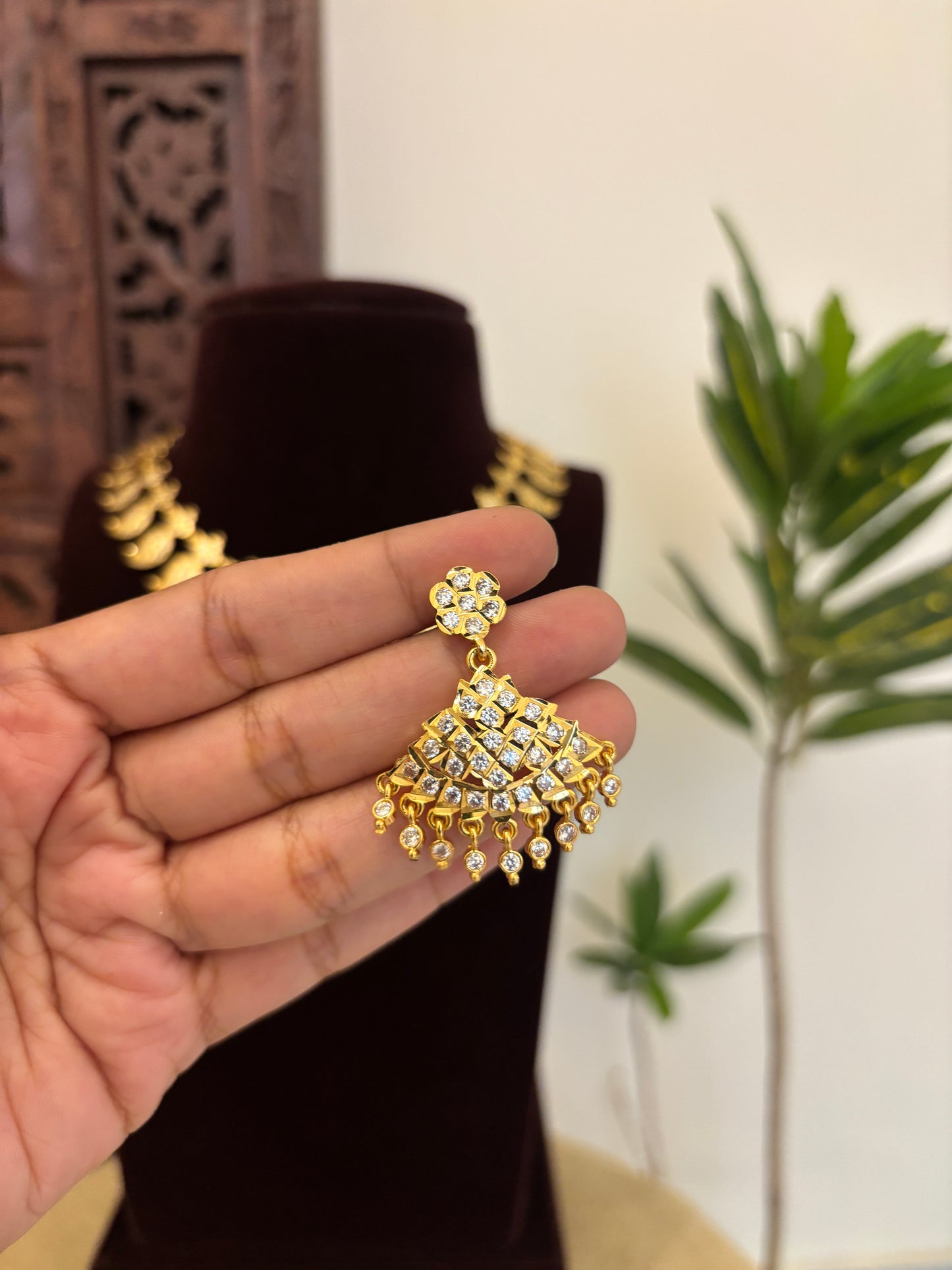 Vintage Impon Necklace With Earrings  –  White | NC646
