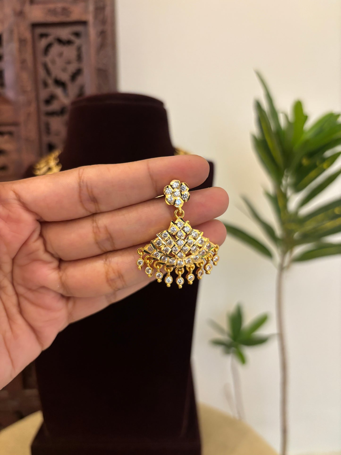 Vintage Impon Necklace With Earrings  –  White | NC646