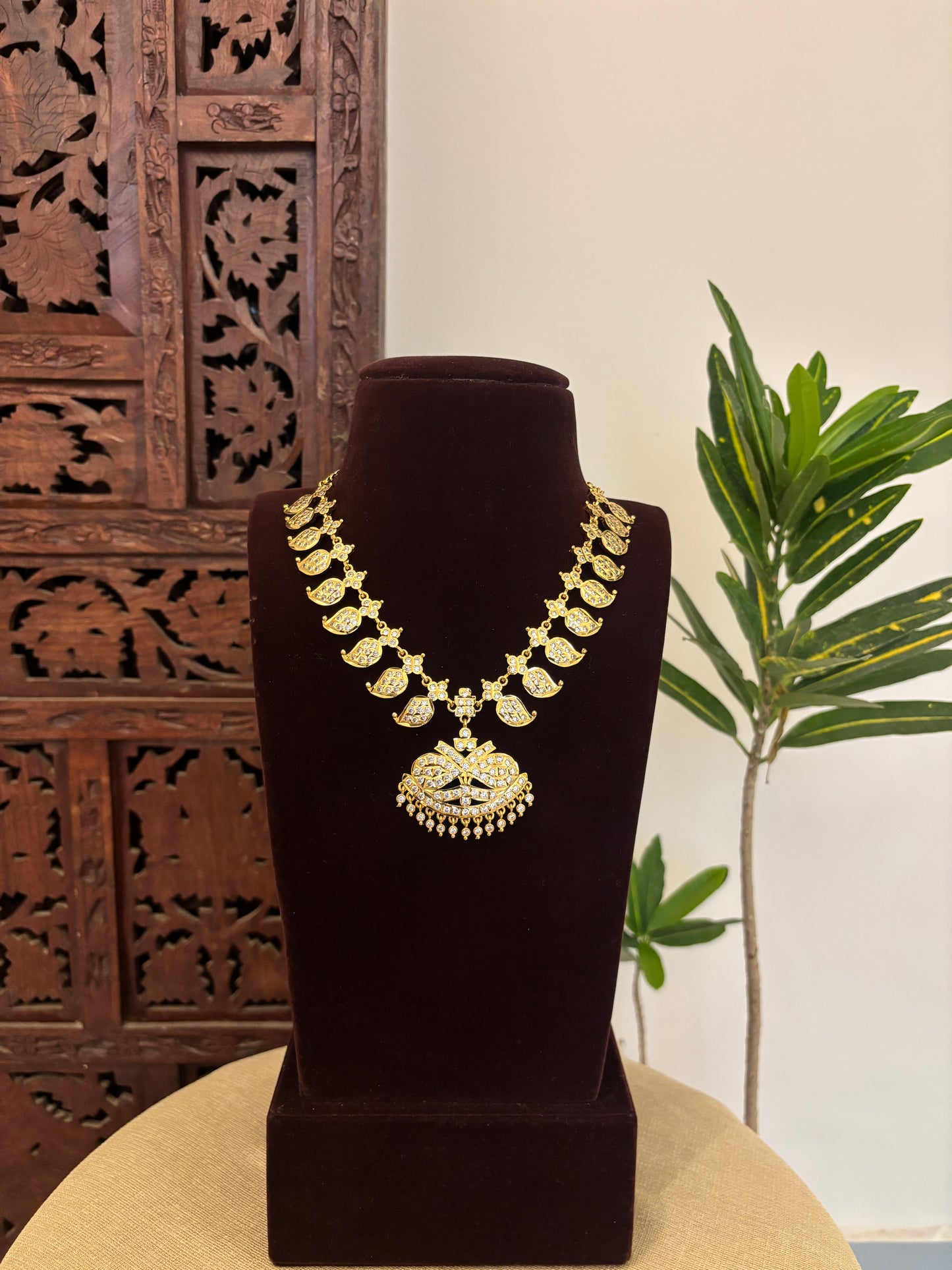 Vintage Impon Necklace With Earrings  –  White | NC646