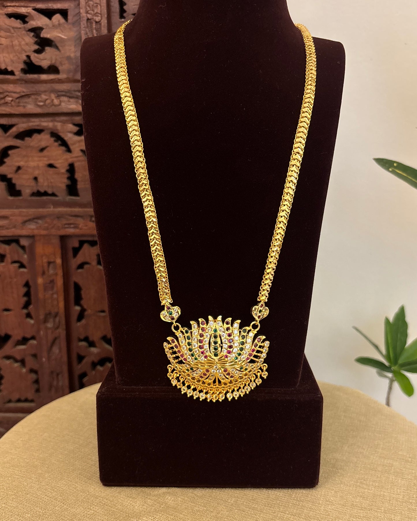 Floral Motif Impon Lotus Pendant Attigai Necklace – Multi Colour | NC650