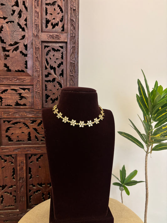 Floral Impon Choker Necklace – White | NC651