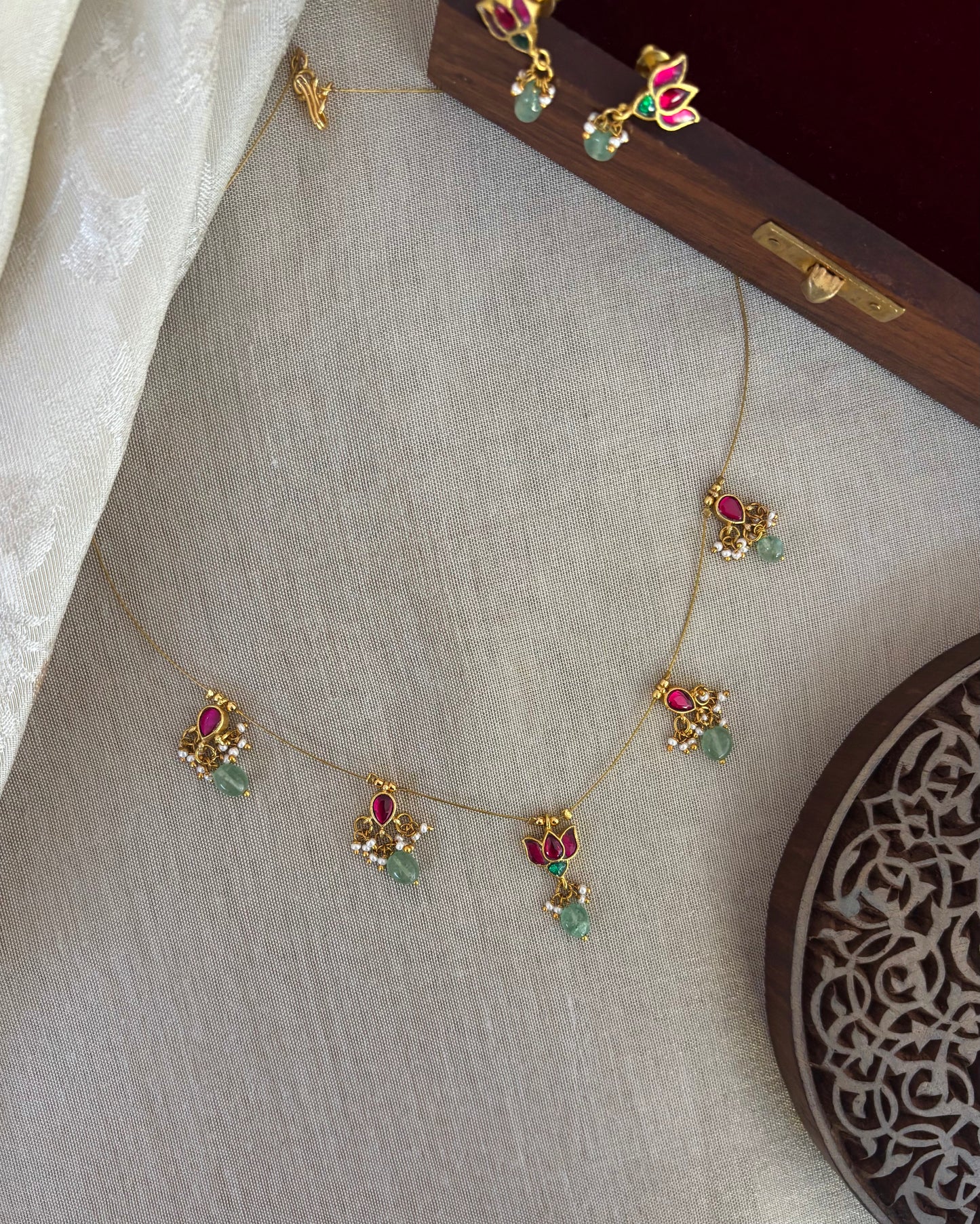 Jadau Kundan Invisible Chain Necklace with Earrings | Ruby & Green | NC569
