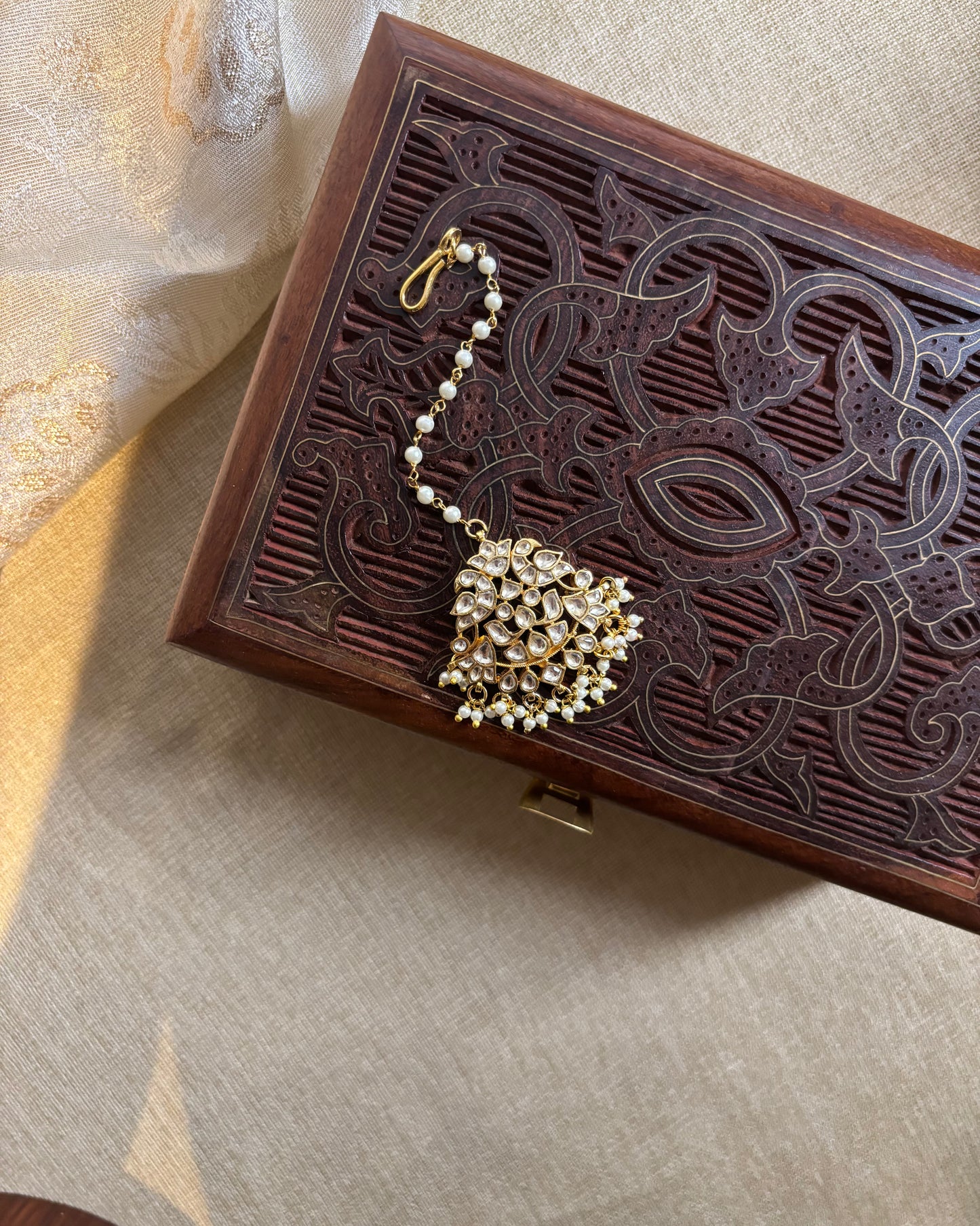 White Floral Jadau Kundan Maang Tikka | MT129