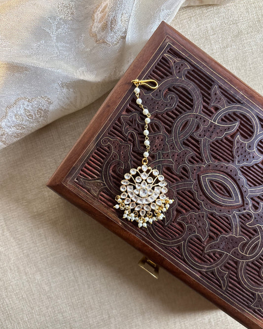 White Floral Jadau Kundan Maang Tikka | MT128