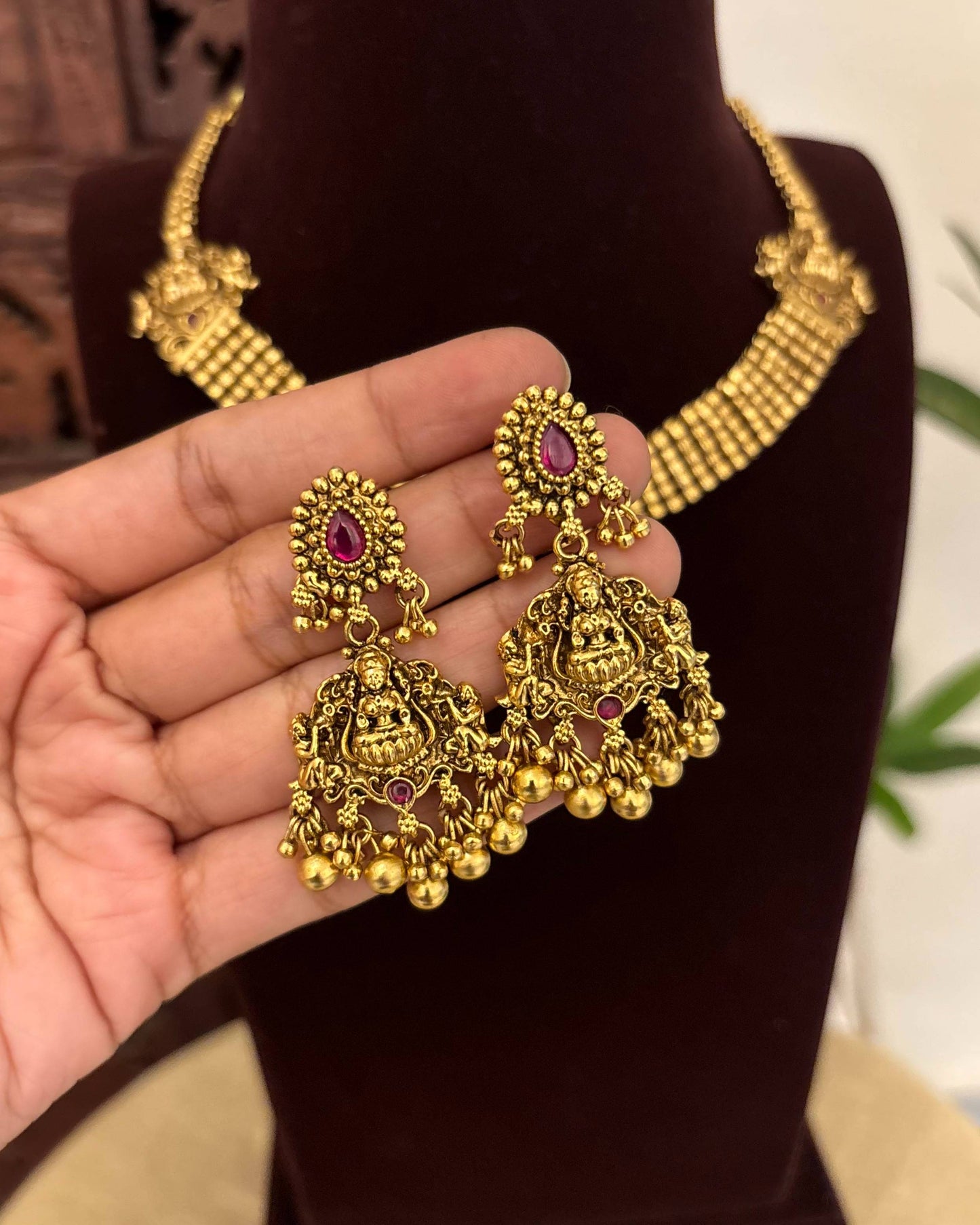 Minimalist Kemp Stone Necklace With Earrings | Contemporary Ethnic Wear | NC657
