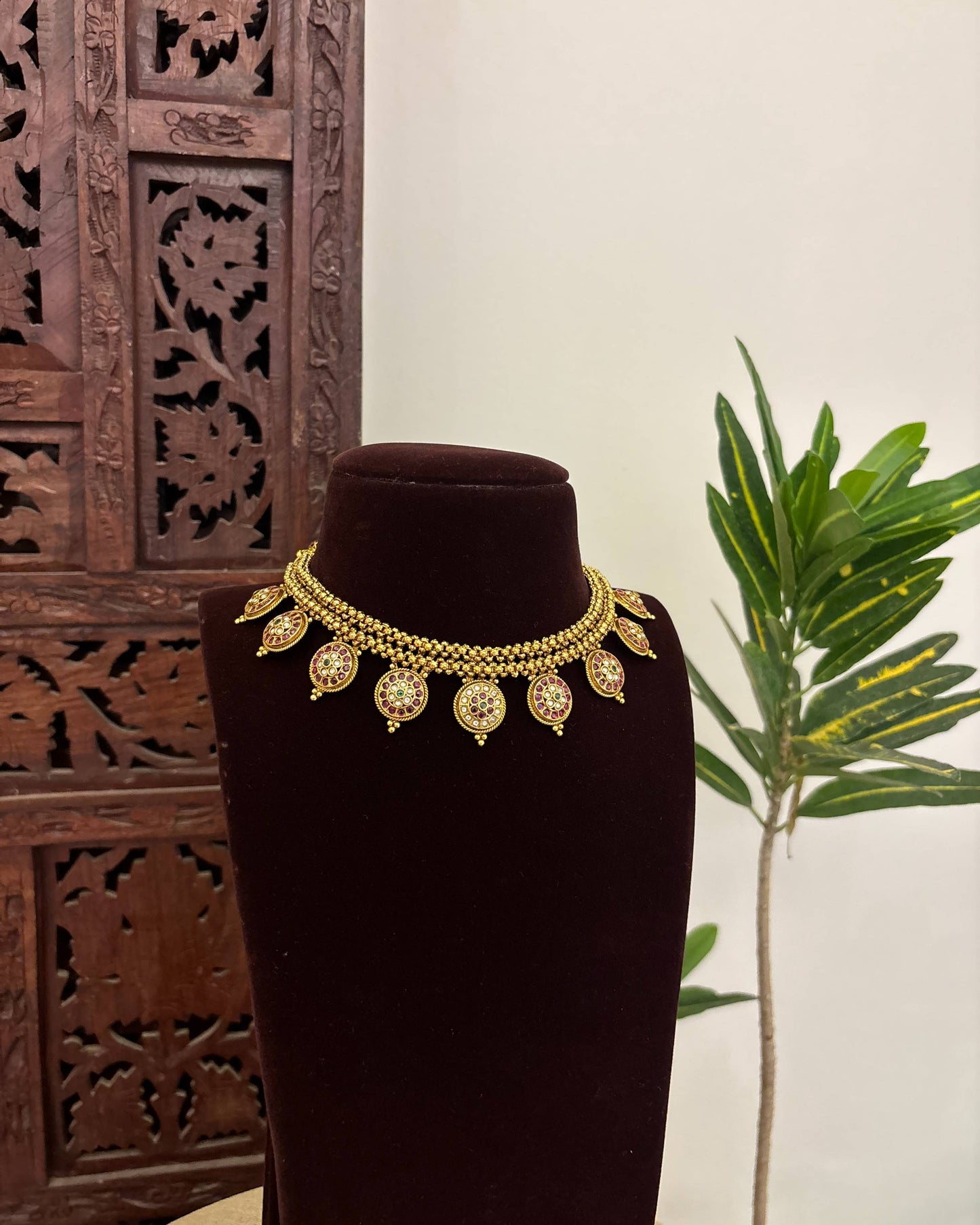 Minimalist Kemp Necklace With Earrings | Ruby & White | NC658