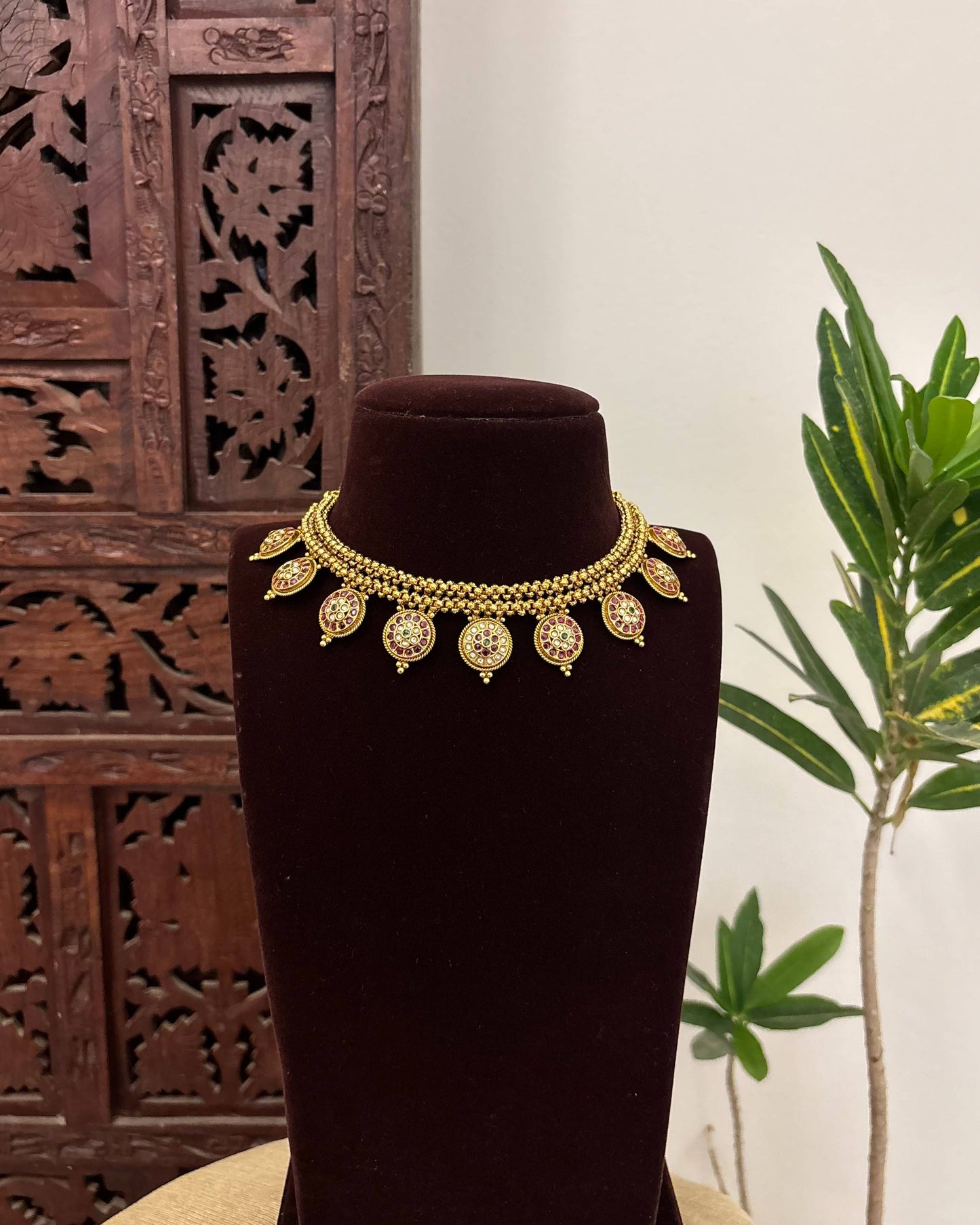 Minimalist Kemp Necklace With Earrings | Ruby & White | NC658