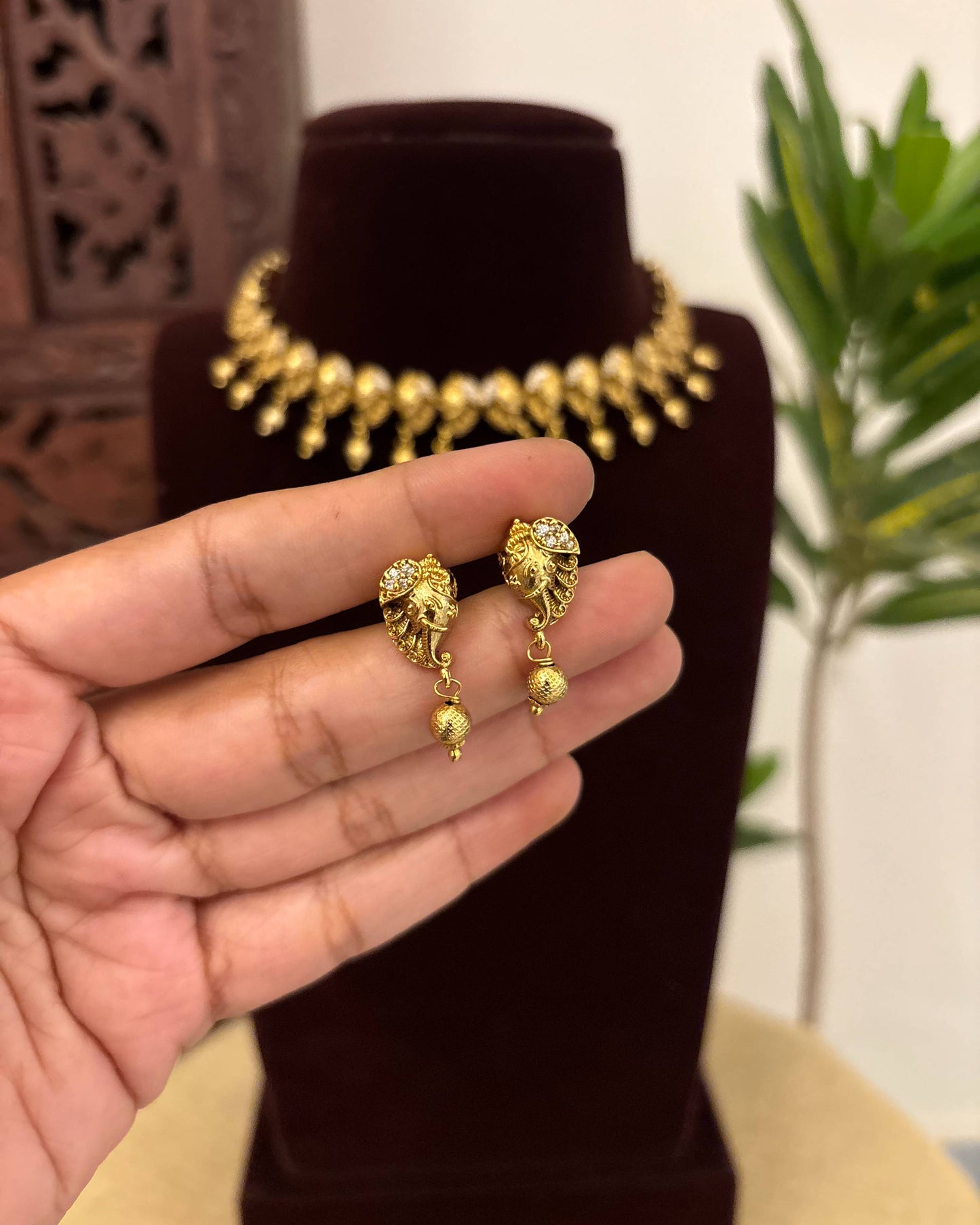 Minimalist Antique Stone Necklace With Earrings | Contemporary Ethnic Wear | NC660