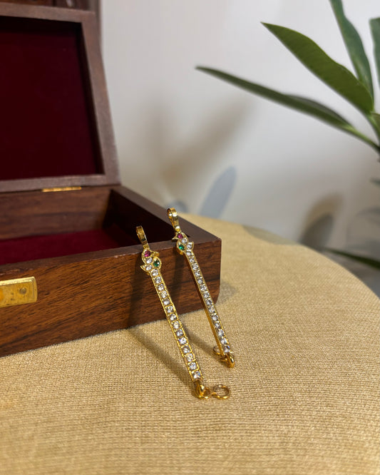 Vintage Floral Impon Straight Ear Chain –  White | EC167