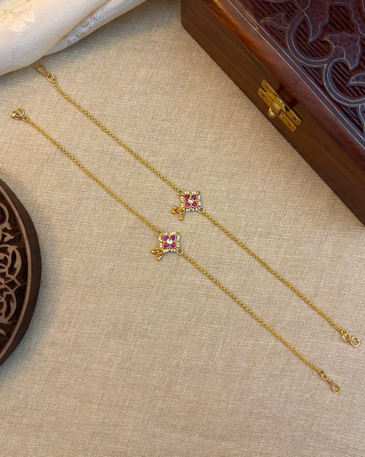 Minimal Floral Anklets – Elegant Gold-Plated Design | AN006