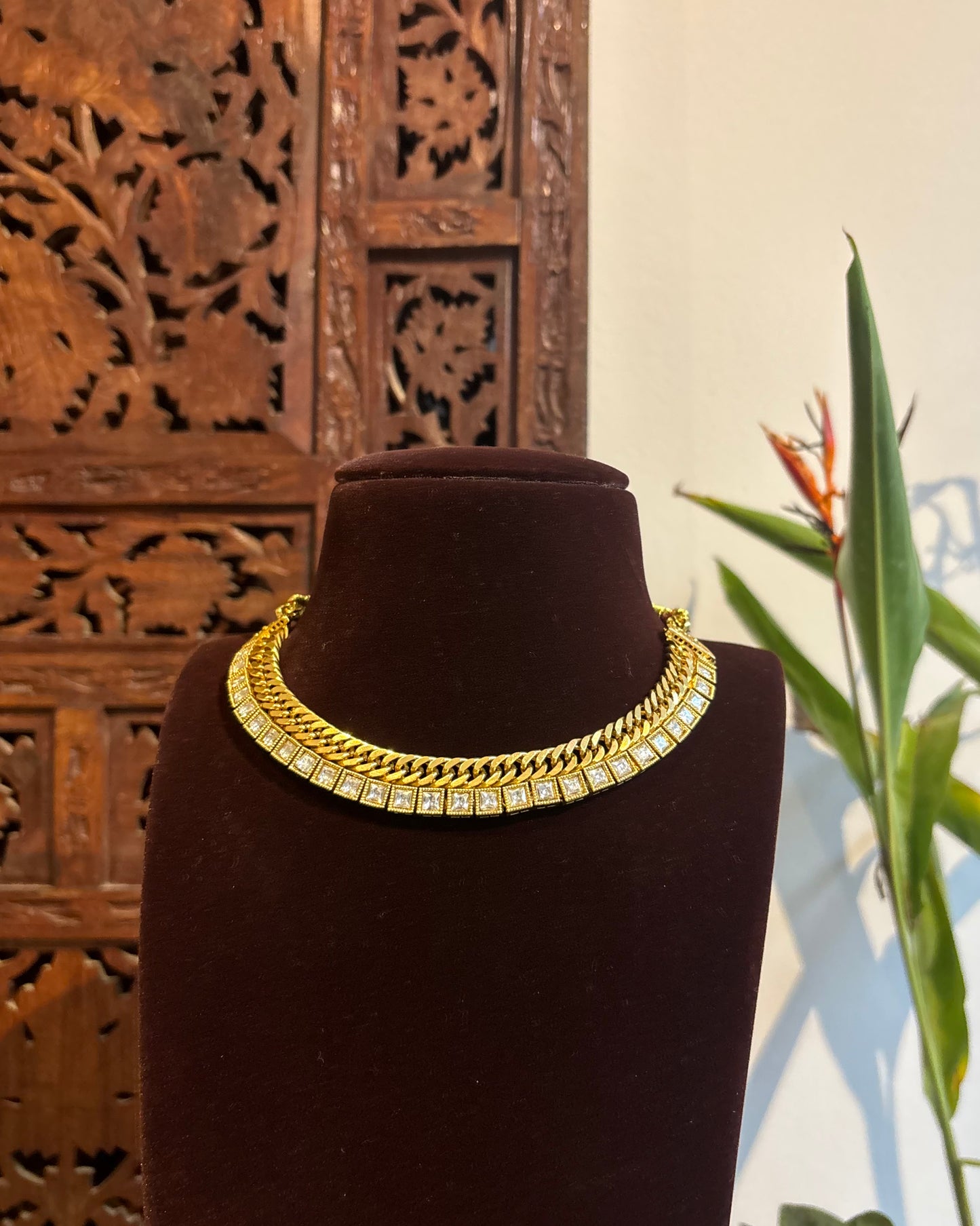 The Jalebi Swirl: Minimalist Kemp Stone Necklace | White | Contemporary Ethnic Wear | NC220