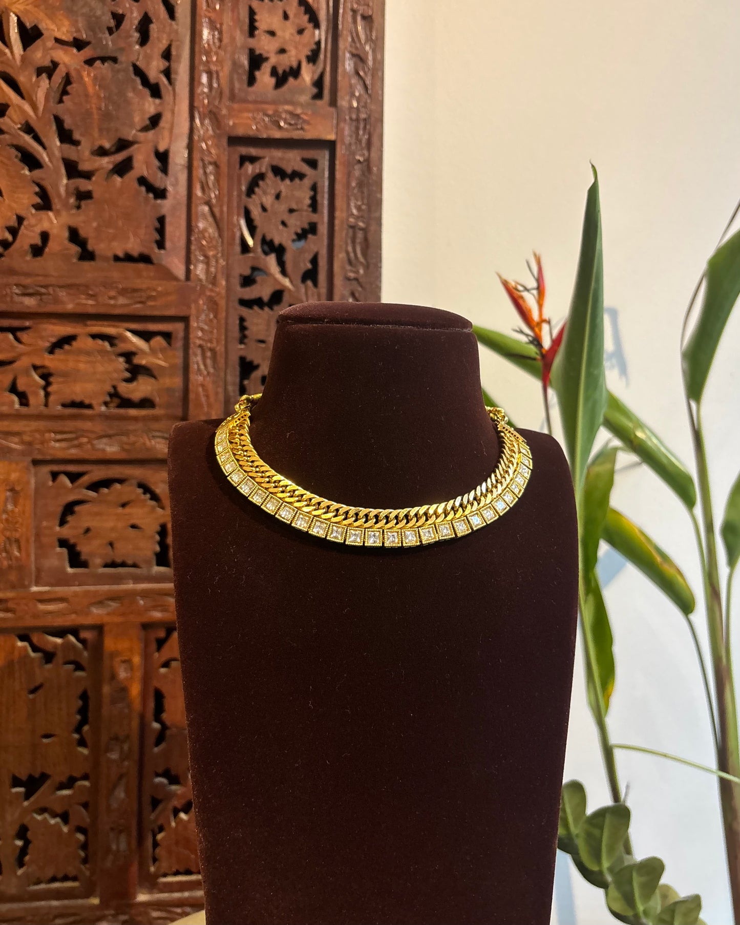 The Jalebi Swirl: Minimalist Kemp Stone Necklace | White | Contemporary Ethnic Wear | NC220