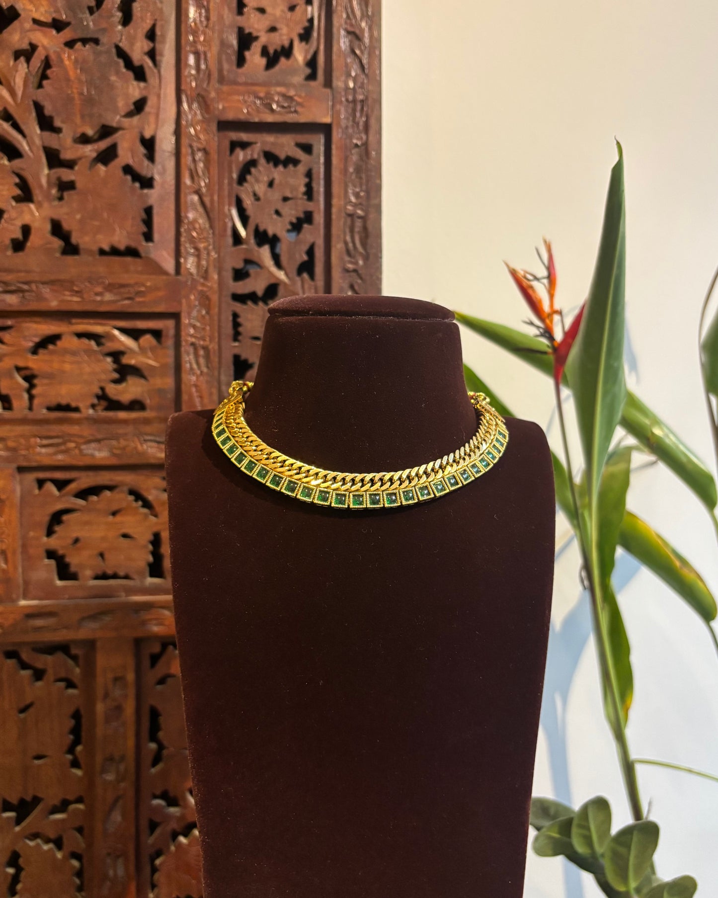 The Jalebi Swirl: Minimalist Kemp Stone Necklace | Green | Contemporary Ethnic Wear | NC221