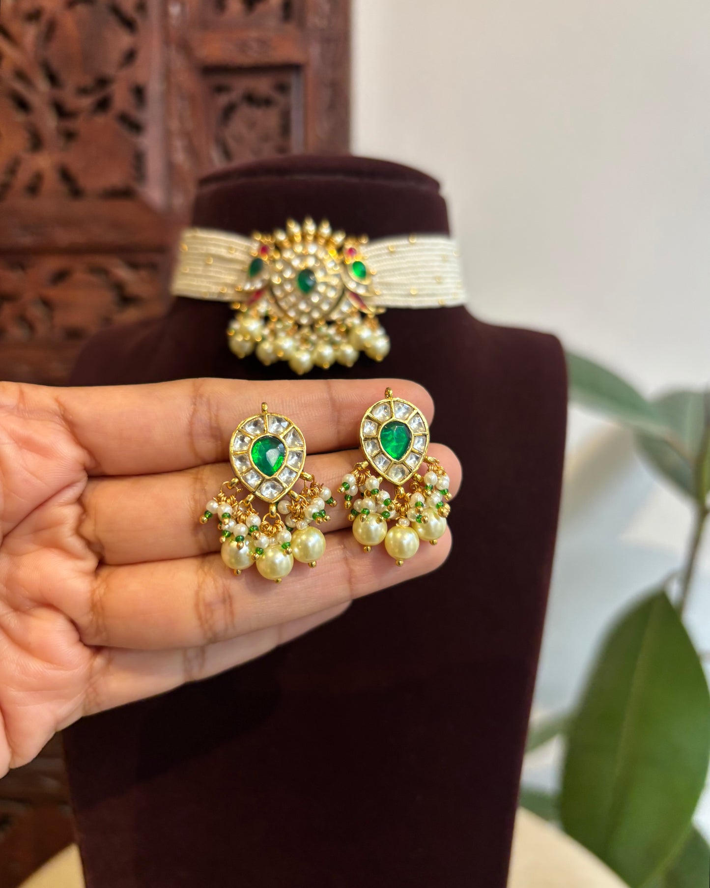 Pearl Statement Choker with Green Parrot Pendant & Matching Earrings | NC327