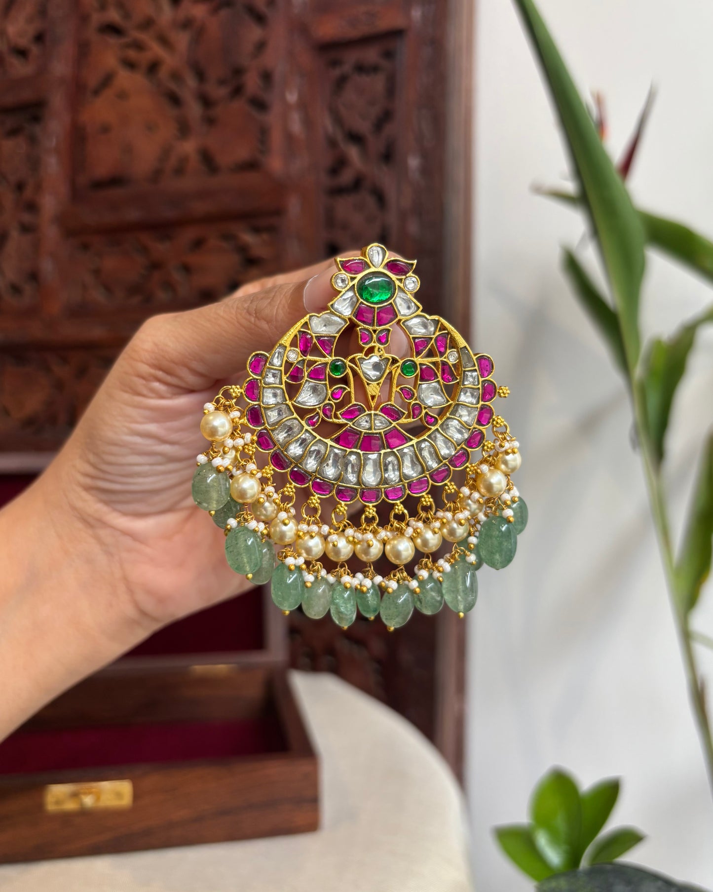 Intricate Floral Round Jadau Kundan Pendant | HA203