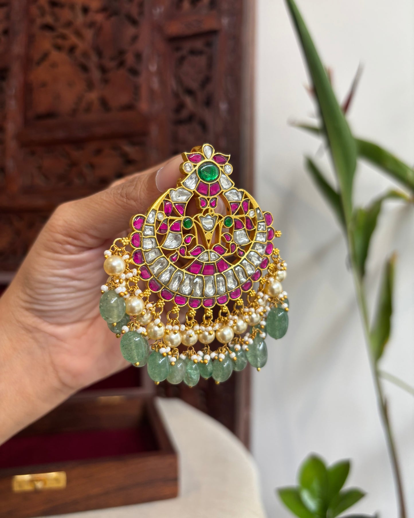 Intricate Floral Round Jadau Kundan Pendant | HA203