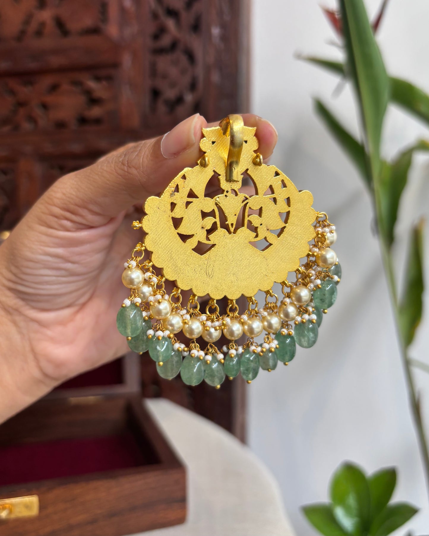 Intricate Floral Round Jadau Kundan Pendant | HA203