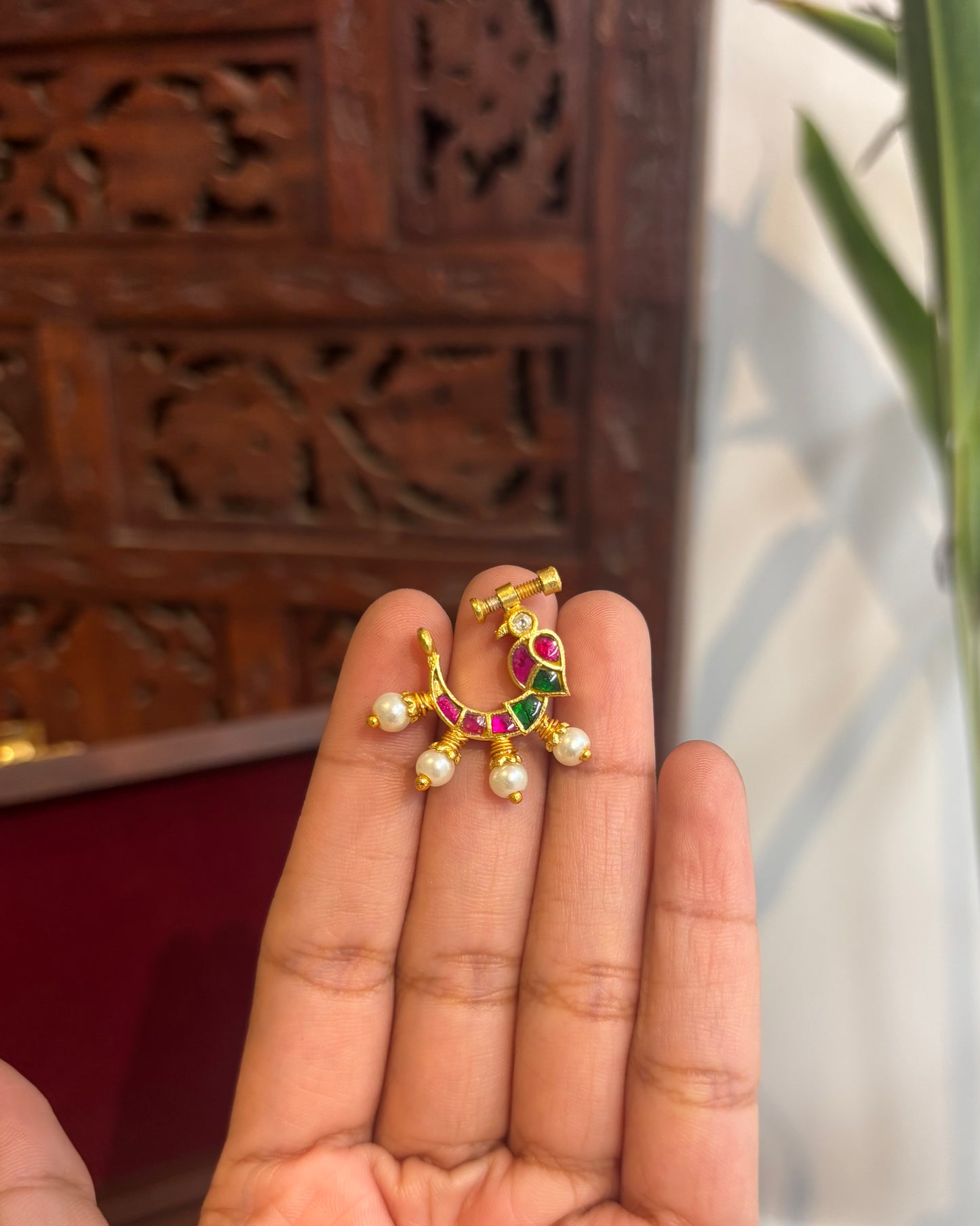 Parrot Floral Nosepin | NP073