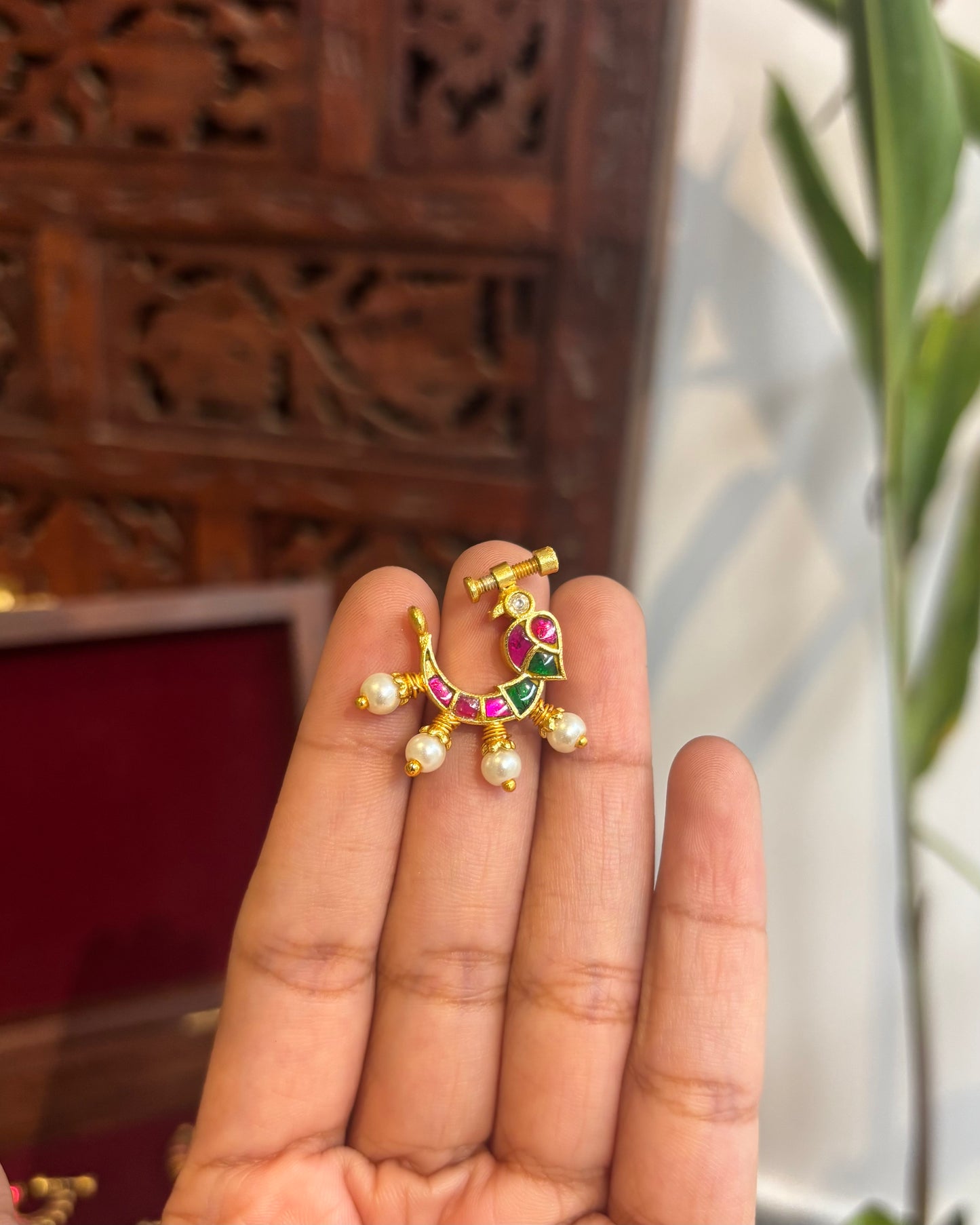 Parrot Floral Nosepin | NP073