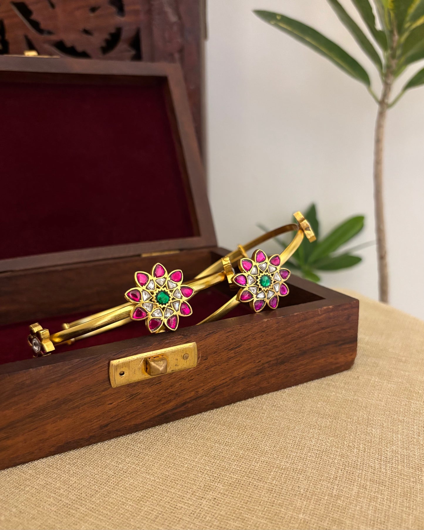 Floral Jadau Kundan Armlets – Adjustable Fit | AR011