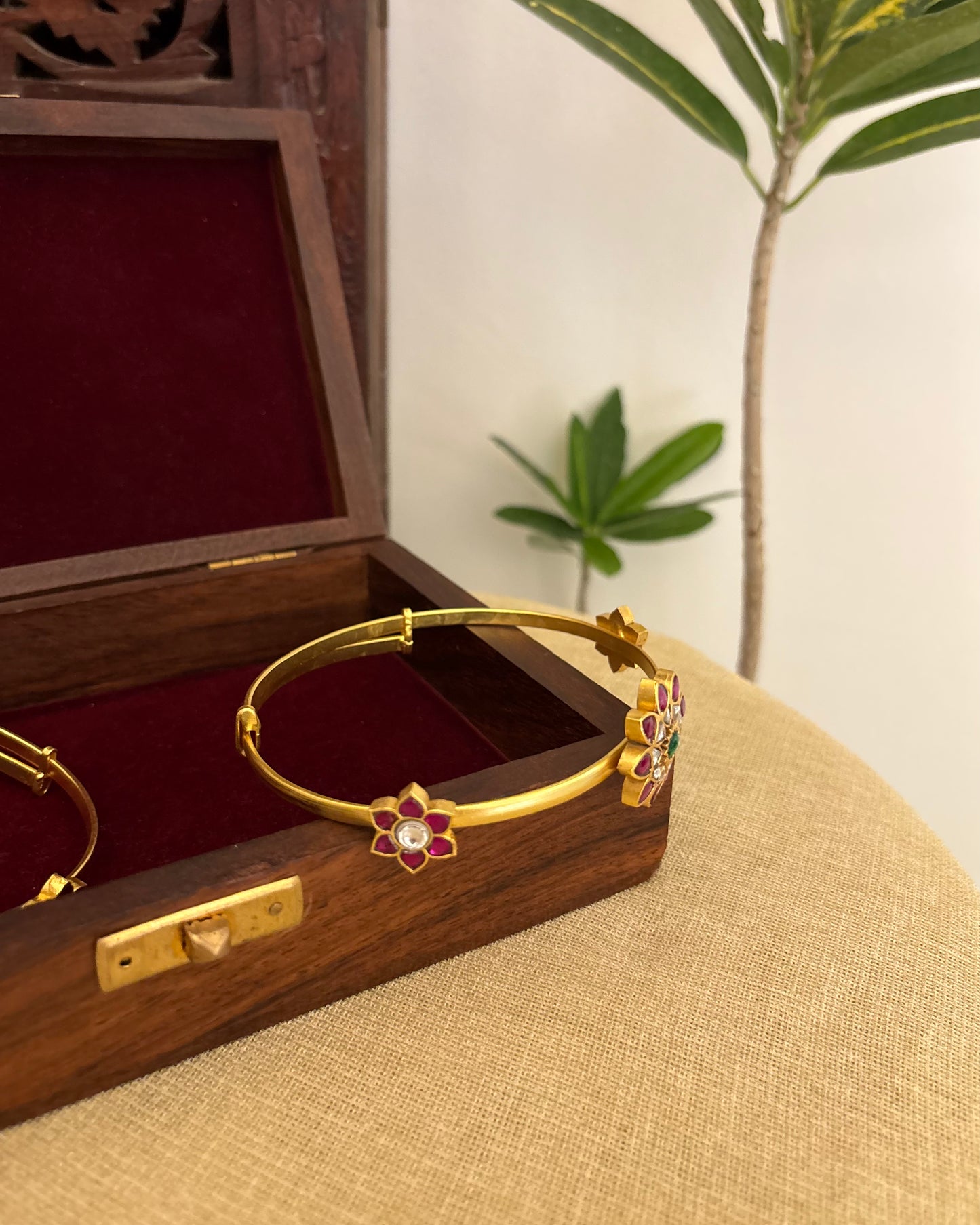 Floral Jadau Kundan Armlets – Adjustable Fit | AR011