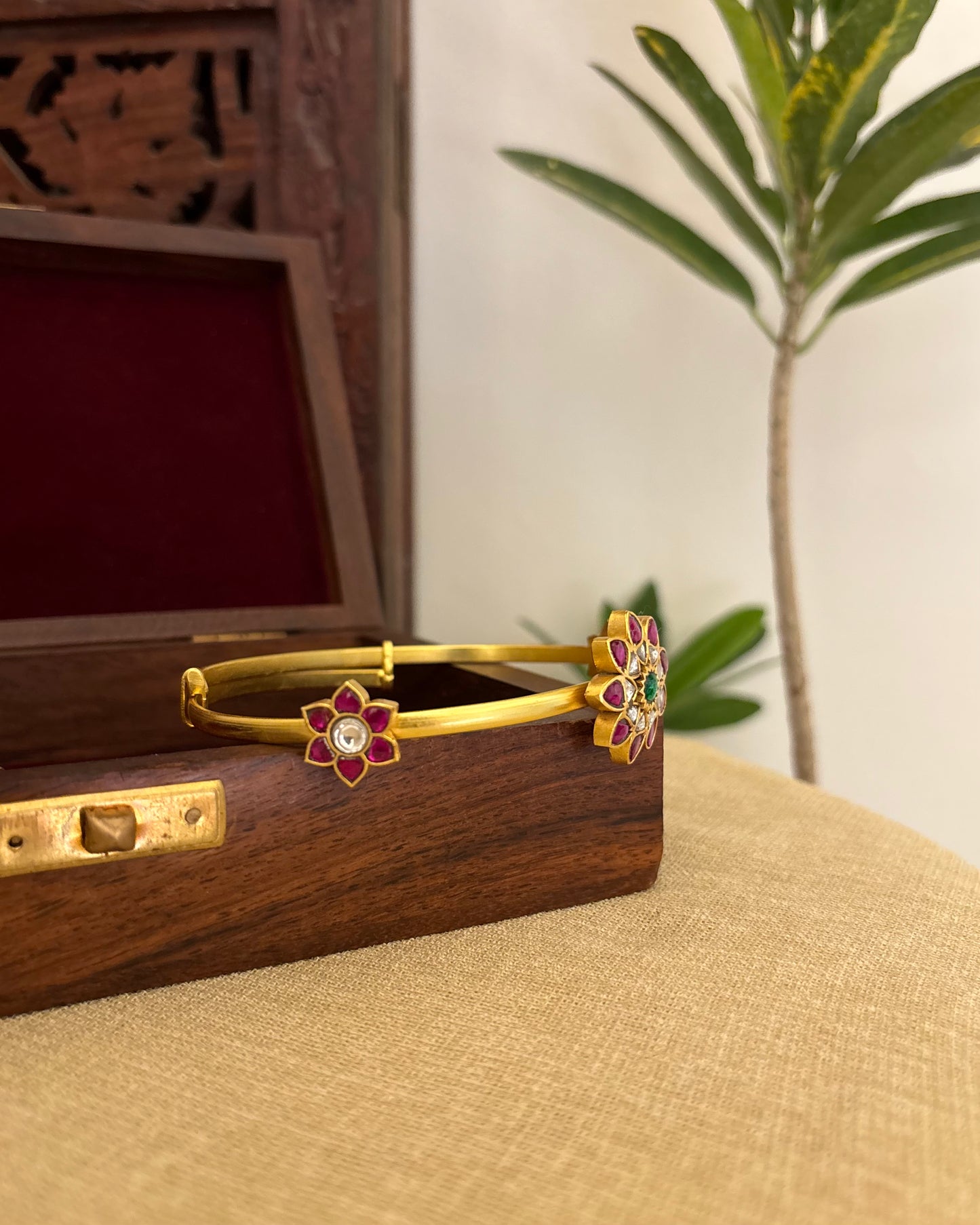 Floral Jadau Kundan Armlets – Adjustable Fit | AR011