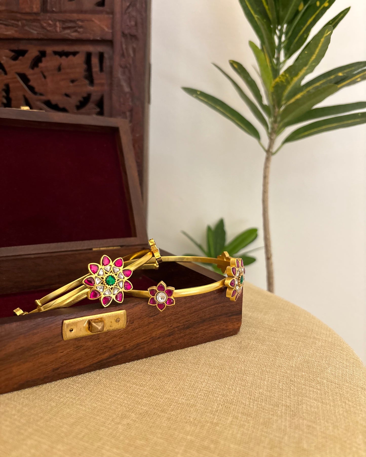 Floral Jadau Kundan Armlets – Adjustable Fit | AR011