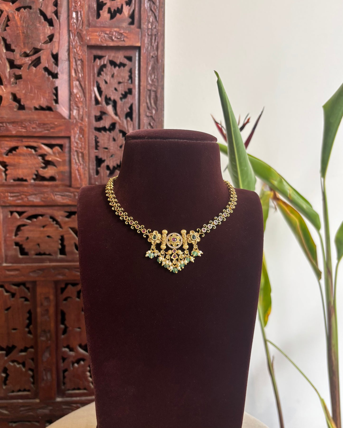 Minimal Kemp Floral Necklace Set | Matching Earrings | NC232