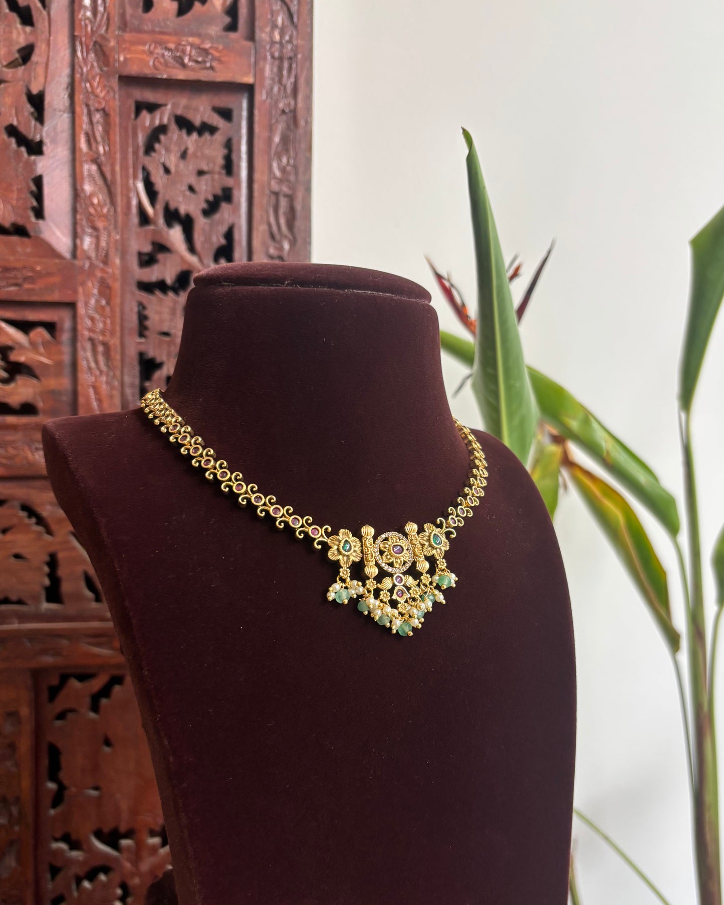 Minimal Kemp Floral Necklace Set | Matching Earrings | NC232