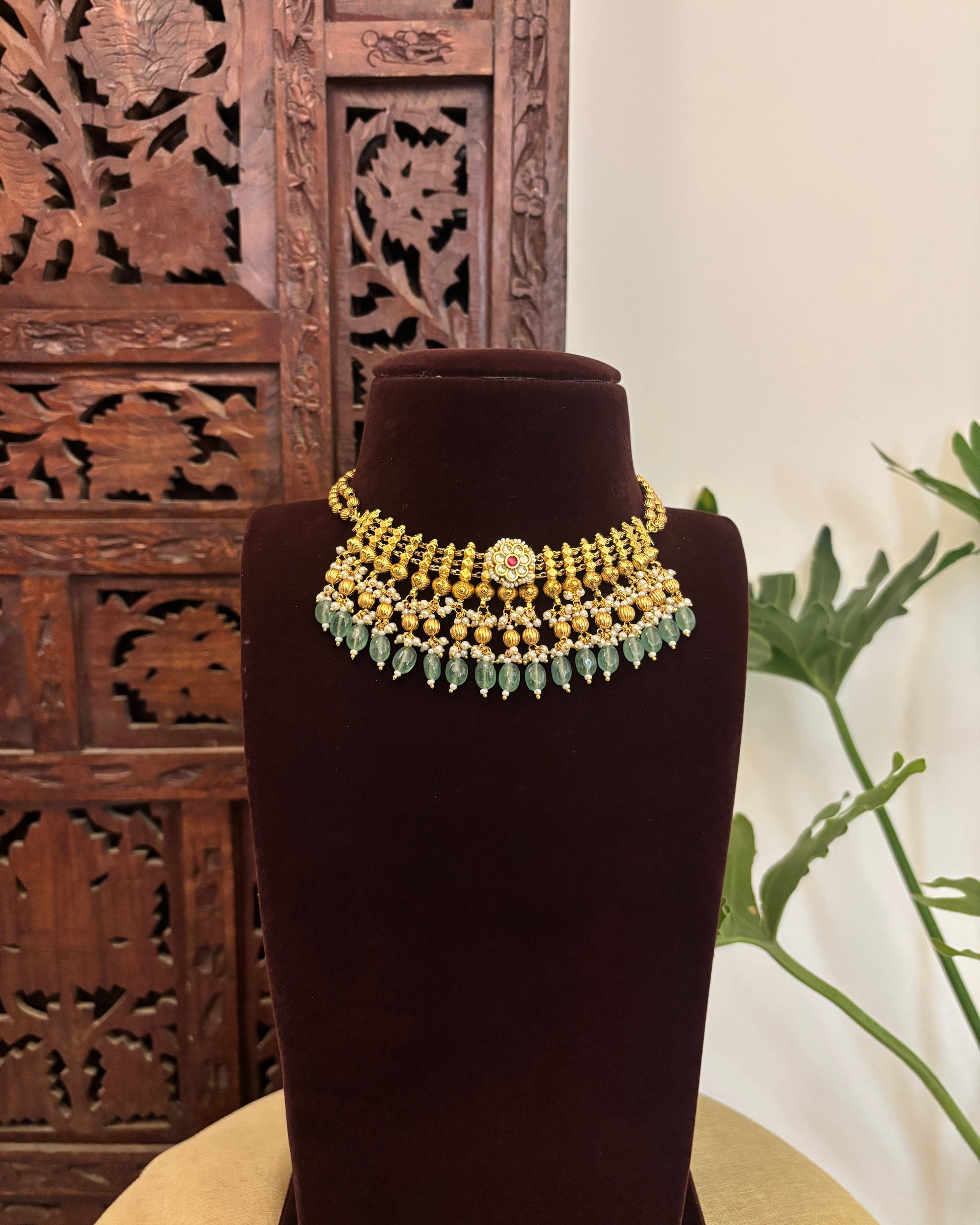 NC673 - Goldplated Kundan Floral Choker 2